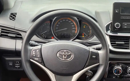 Toyota Yaris XP150 рестайлинг, 2021 год, 1 200 000 рублей, 19 фотография
