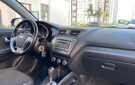 KIA Rio III рестайлинг, 2015 год, 1 075 000 рублей, 28 фотография