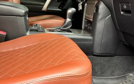 Toyota Land Cruiser Prado 150 рестайлинг 2, 2021 год, 5 300 000 рублей, 6 фотография