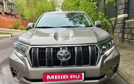 Toyota Land Cruiser Prado 150 рестайлинг 2, 2021 год, 5 300 000 рублей, 2 фотография