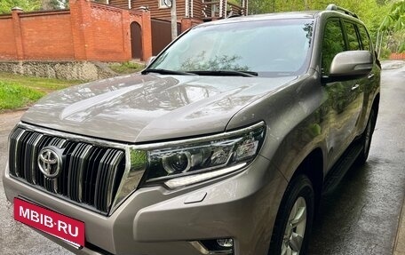 Toyota Land Cruiser Prado 150 рестайлинг 2, 2021 год, 5 300 000 рублей, 3 фотография