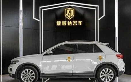 Volkswagen T-Roc I, 2022 год, 1 483 400 рублей, 3 фотография