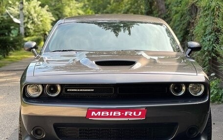 Dodge Challenger III рестайлинг 2, 2020 год, 4 200 000 рублей, 1 фотография