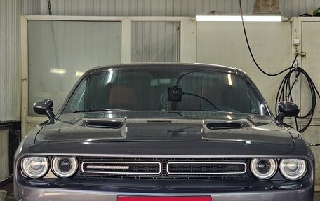 Dodge Challenger III рестайлинг 2, 2020 год, 4 200 000 рублей, 2 фотография