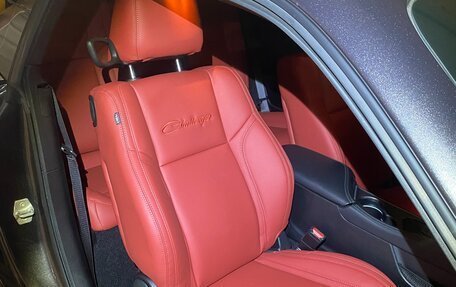 Dodge Challenger III рестайлинг 2, 2020 год, 4 200 000 рублей, 8 фотография