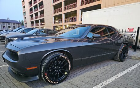 Dodge Challenger III рестайлинг 2, 2020 год, 4 200 000 рублей, 6 фотография