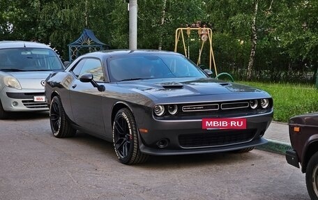 Dodge Challenger III рестайлинг 2, 2020 год, 4 200 000 рублей, 10 фотография