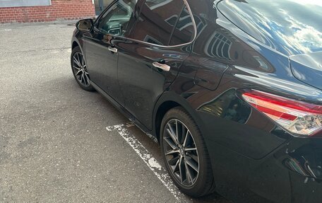Toyota Camry, 2023 год, 3 850 000 рублей, 4 фотография