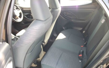 Toyota Yaris, 2021 год, 1 030 000 рублей, 11 фотография