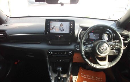 Toyota Yaris, 2021 год, 1 030 000 рублей, 15 фотография