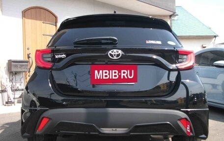 Toyota Yaris, 2021 год, 1 030 000 рублей, 6 фотография