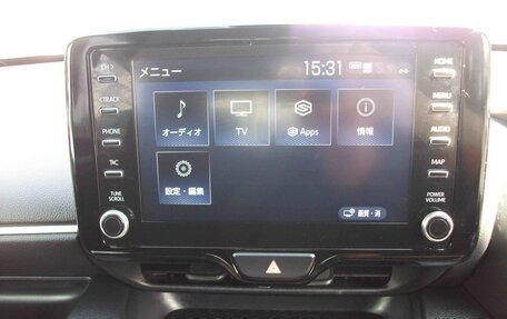 Toyota Yaris, 2021 год, 1 030 000 рублей, 24 фотография