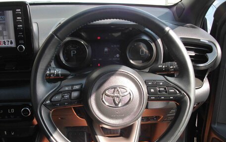 Toyota Yaris, 2021 год, 1 030 000 рублей, 21 фотография