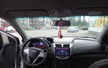 Hyundai Solaris II рестайлинг, 2012 год, 850 000 рублей, 10 фотография