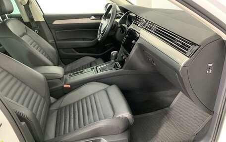 Volkswagen Passat B8 рестайлинг, 2019 год, 2 199 000 рублей, 14 фотография
