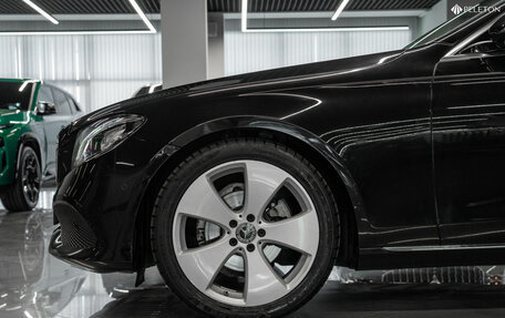Mercedes-Benz E-Класс, 2018 год, 3 350 000 рублей, 26 фотография