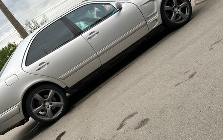 Mercedes-Benz E-Класс, 1998 год, 350 000 рублей, 2 фотография