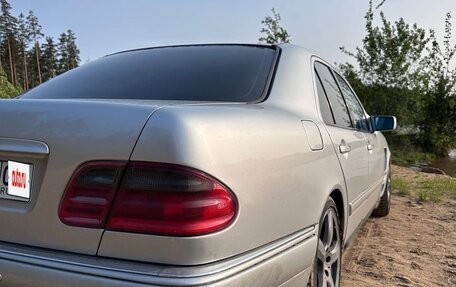 Mercedes-Benz E-Класс, 1998 год, 350 000 рублей, 11 фотография