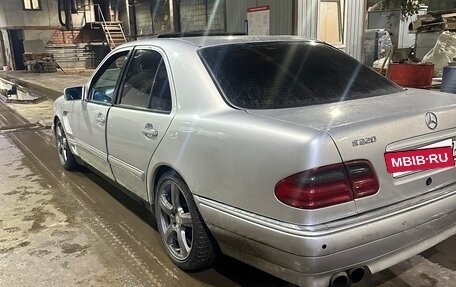 Mercedes-Benz E-Класс, 1998 год, 350 000 рублей, 8 фотография