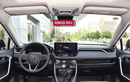 Toyota RAV4, 2025 год, 3 550 000 рублей, 4 фотография