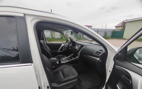 Mitsubishi Pajero Sport III рестайлинг, 2017 год, 3 600 000 рублей, 5 фотография
