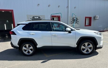 Toyota RAV4, 2020 год, 3 250 000 рублей, 4 фотография