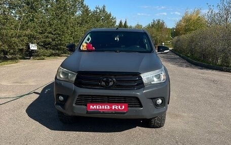 Toyota Hilux VIII, 2015 год, 2 070 000 рублей, 1 фотография