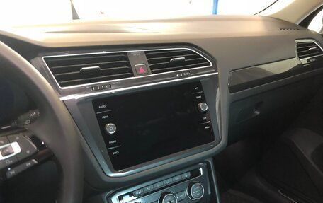 Volkswagen Tiguan II, 2018 год, 2 499 000 рублей, 16 фотография
