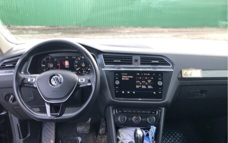 Volkswagen Tiguan II, 2018 год, 2 499 000 рублей, 8 фотография