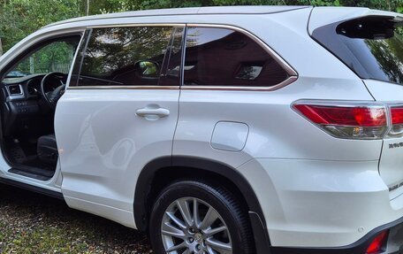 Toyota Highlander III, 2014 год, 3 300 000 рублей, 4 фотография