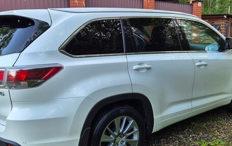 Toyota Highlander III, 2014 год, 3 300 000 рублей, 3 фотография
