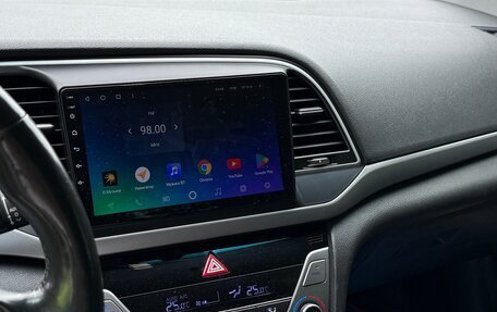 Hyundai Elantra VI рестайлинг, 2018 год, 1 600 000 рублей, 7 фотография
