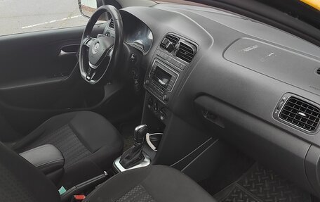 Volkswagen Polo VI (EU Market), 2015 год, 750 000 рублей, 9 фотография