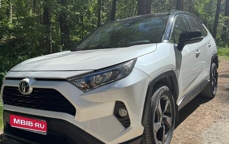 Toyota RAV4, 2020 год, 3 250 000 рублей, 1 фотография