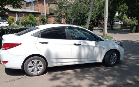 Hyundai Solaris II рестайлинг, 2016 год, 1 050 000 рублей, 2 фотография