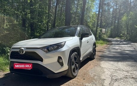 Toyota RAV4, 2020 год, 3 250 000 рублей, 3 фотография