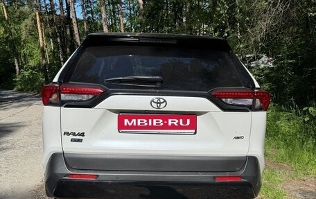 Toyota RAV4, 2020 год, 3 250 000 рублей, 6 фотография
