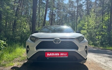 Toyota RAV4, 2020 год, 3 250 000 рублей, 4 фотография