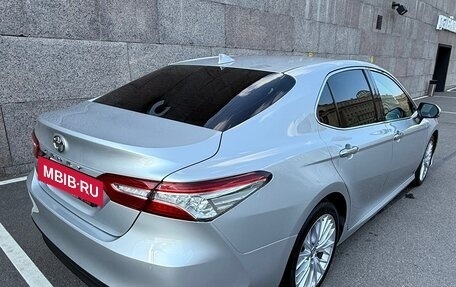 Toyota Camry, 2019 год, 2 450 000 рублей, 4 фотография