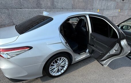 Toyota Camry, 2019 год, 2 450 000 рублей, 16 фотография
