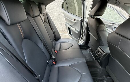 Toyota Camry, 2019 год, 2 450 000 рублей, 15 фотография