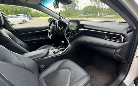 Toyota Camry, 2022 год, 3 500 000 рублей, 4 фотография