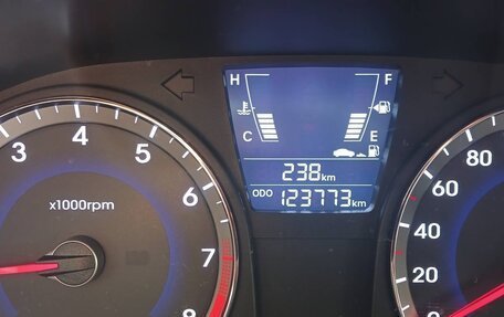Hyundai Solaris II рестайлинг, 2011 год, 600 000 рублей, 6 фотография