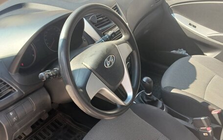 Hyundai Solaris II рестайлинг, 2011 год, 600 000 рублей, 7 фотография