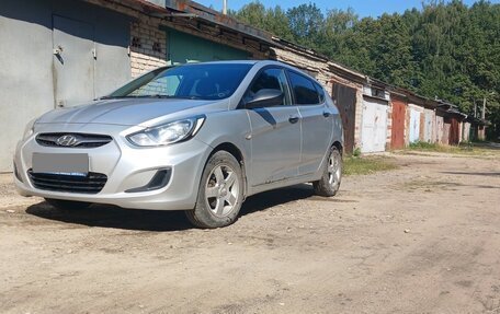Hyundai Solaris II рестайлинг, 2011 год, 600 000 рублей, 4 фотография