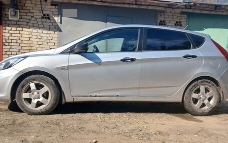 Hyundai Solaris II рестайлинг, 2011 год, 600 000 рублей, 5 фотография