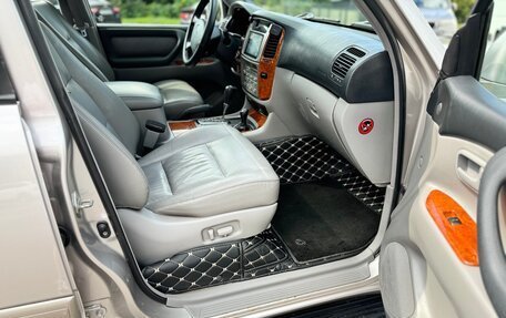 Toyota Land Cruiser 100 рестайлинг 2, 2004 год, 1 630 000 рублей, 12 фотография