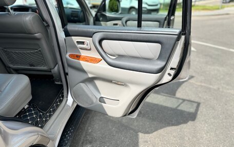 Toyota Land Cruiser 100 рестайлинг 2, 2004 год, 1 630 000 рублей, 13 фотография