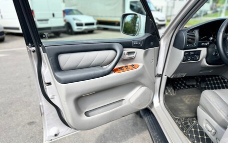 Toyota Land Cruiser 100 рестайлинг 2, 2004 год, 1 630 000 рублей, 18 фотография