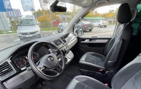 Volkswagen Multivan T6 рестайлинг, 2019 год, 3 700 000 рублей, 9 фотография